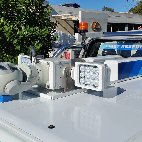 Vehicle roof mounted light tower