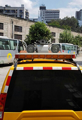 Vehicle roof mounted light tower